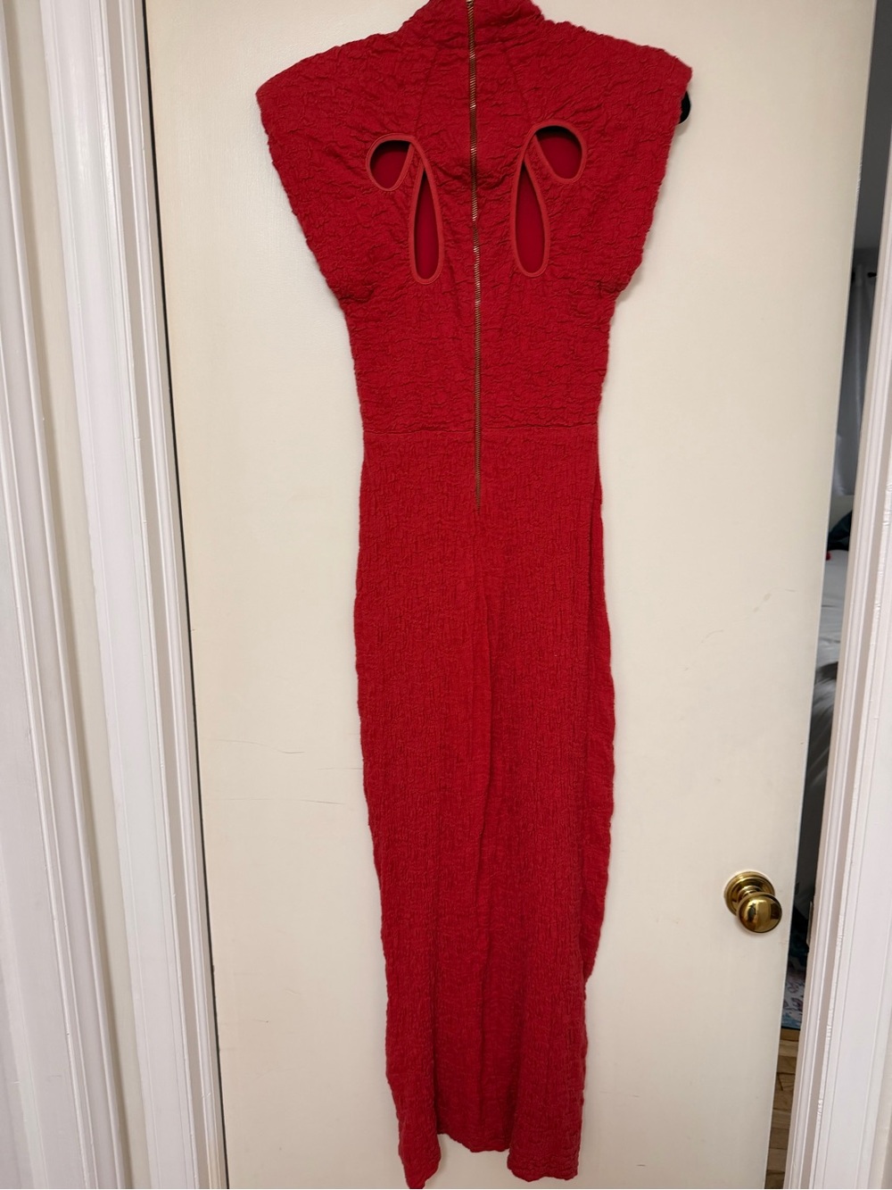 Red Textured Sleeveless Midi Dress - Picture 7 of 11